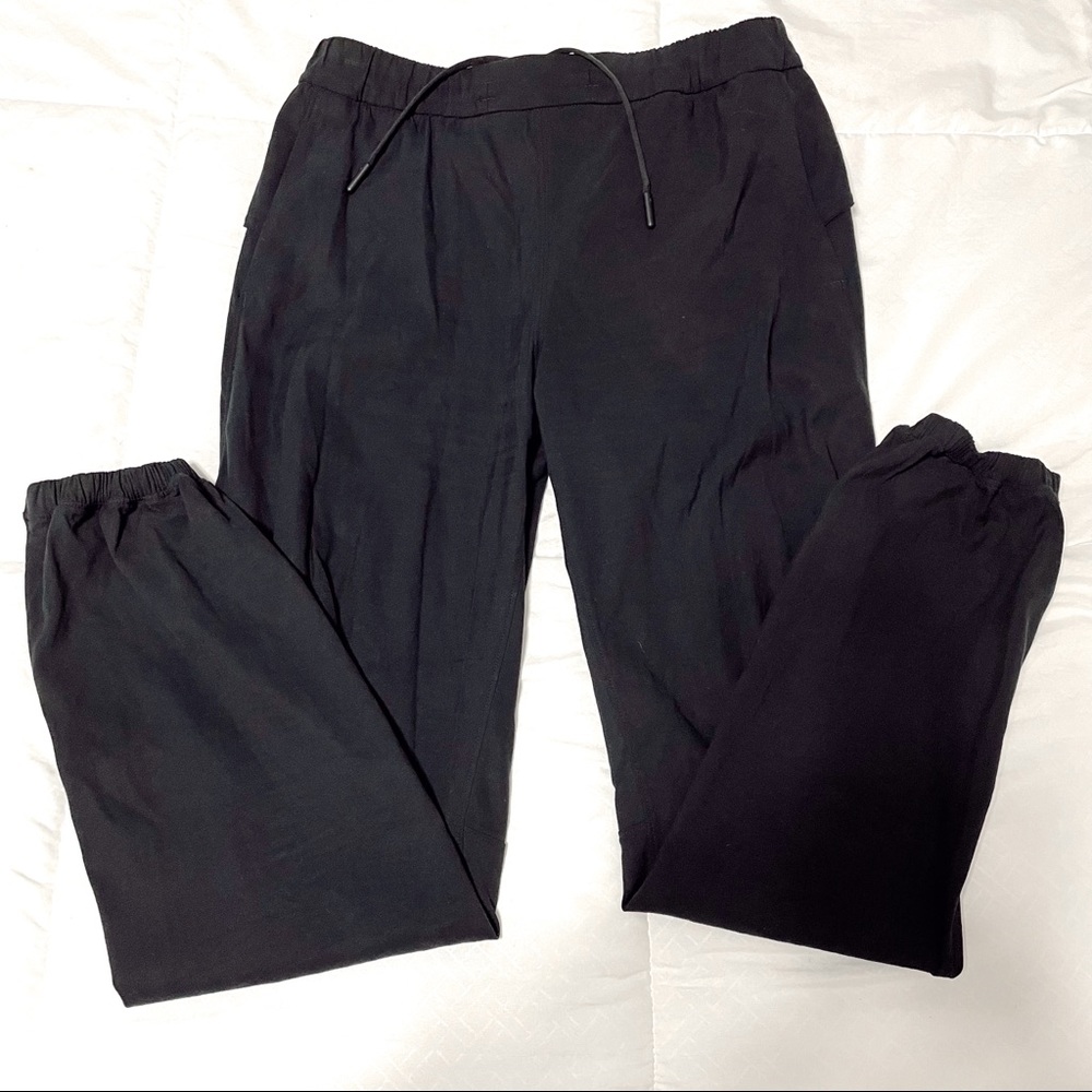 Lululemon • cropped pants w zippers on bottom